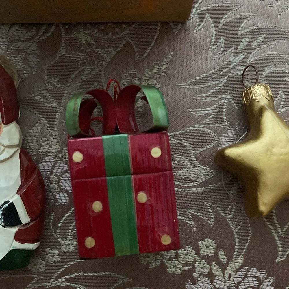 NEW 3 wooden Xmas ornaments in original box Santa, gift & star